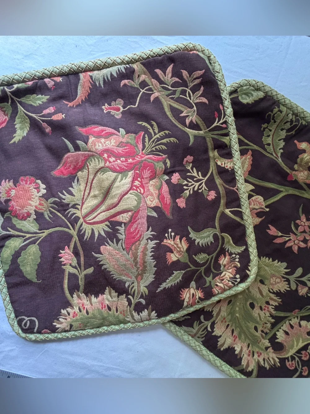 Set of 2 vintage floral pillowcases